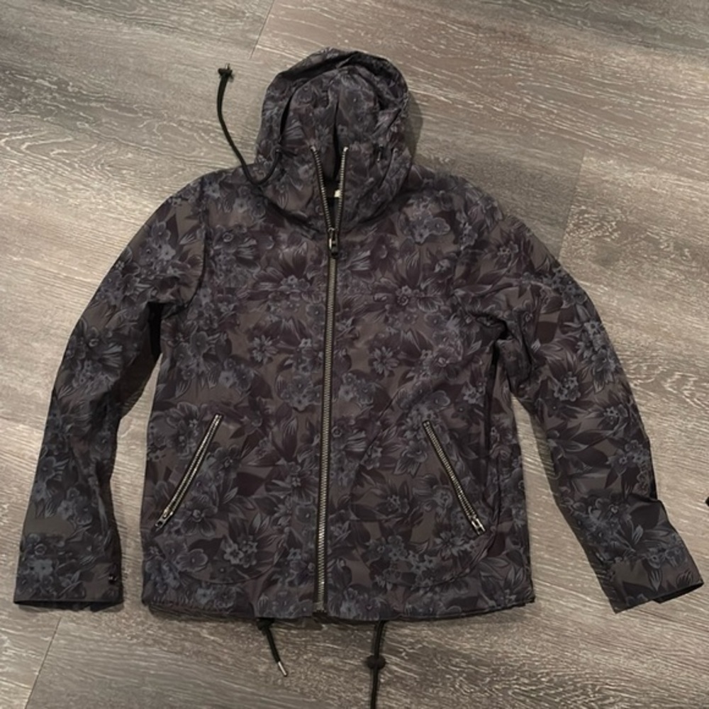 Coach - New York
Light rain jacket
Men’s medium
